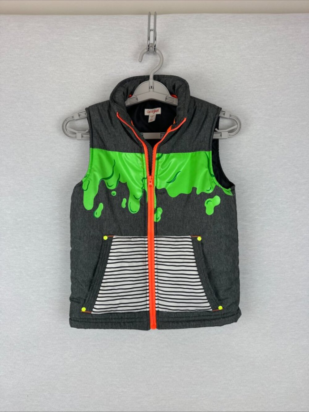 CAT & JACK BOYS PUFFER VEST, CHARCOAL COLOR, GREEN SLIME GRAPHIC SIZE S(6/7) - Picture 2 of 10